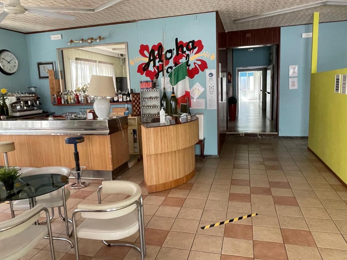 Hotel Aloha Чезенатико Экстерьер фото
